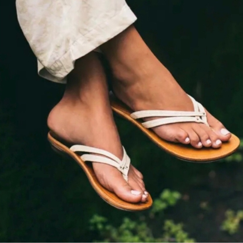 OluKai U’i Women Leather Braided Thong Flip Flop Sandals Size 6 Cream Boho Beach